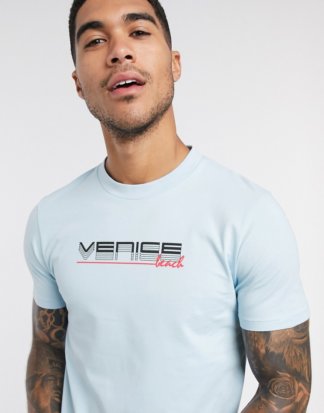 ASOS DESIGN - Enges T-Shirt mit Print auf der Brust in Blau