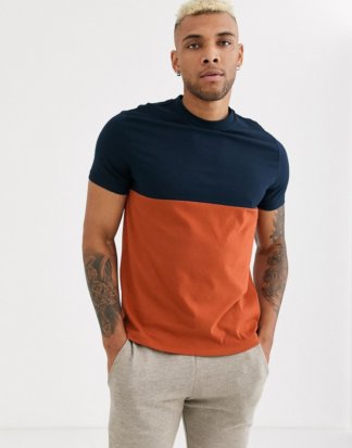 ASOS DESIGN - Hellbraunes T-Shirt aus Bio-Material mit kontrastierender Passe