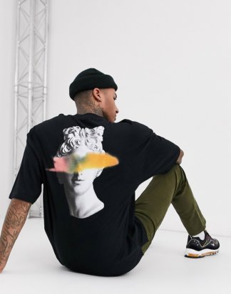 ASOS DESIGN - Langes Oversize-T-Shirt aus Bio-Baumwolle mit großem historischem Aufdruck hinten und Seitenschlitzen-Schwarz