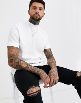 ASOS DESIGN - Lässiges strukturiertes T-Shirt mit Stehkragen in Weiß