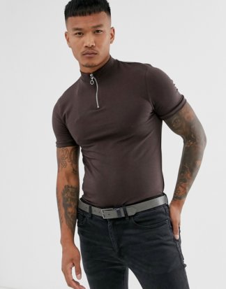 ASOS DESIGN - Muskel-T-Shirt aus Bio-Baumwolle mit Stehkragen mit Reißverschluss in Braun