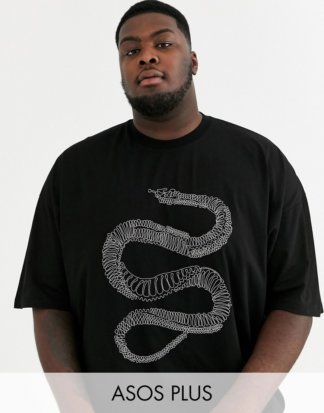 ASOS DESIGN - Plus - Lang geschnittenes Oversize-T-Shirt mit Metallic-Schlangenmuster mit Perlenverzierung-Schwarz
