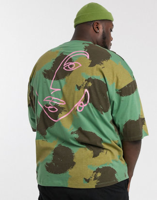 ASOS DESIGN Plus - Oversize-T-Shirt aus Bio-Baumwolle mit Camouflage-Print und aufgedruckter Zeichnung hinten-Grün