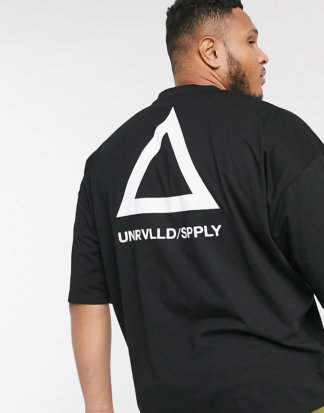 ASOS DESIGN Plus - Oversize-T-Shirt mit Unrivalled Supply-Logo-Schwarz