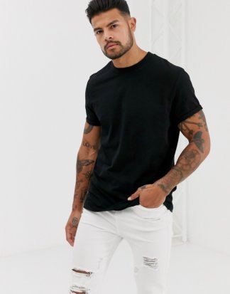 ASOS DESIGN - Schwarzes T-Shirt mit Rundhalsausschnitt und gerollten Ärmeln
