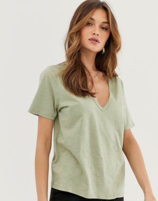 ASOS DESIGN - T-Shirt aus genopptem Jersey mit V-Ausschnitt in Khaki-Grün