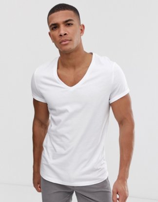 ASOS DESIGN - Weißes T-Shirt mit tiefem V-Ausschnitt und aufgerollten Ärmeln
