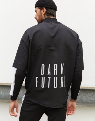 ASOS DESIGN x Dark Future - Langes, gewebtes Oversize-T-Shirt mit großem Dark Future-Logo und abgerundetem Saum-Schwarz