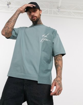 ASOS DESIGN x Dark Future - Oversize-T-Shirt aus schwerem Jersey und Loopback mit geteiltem Design und gesticktem Dark Future-Logo-Grün