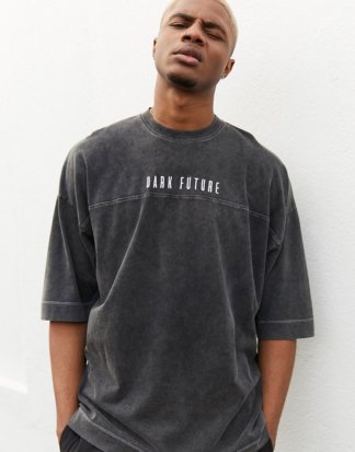 ASOS DESIGN x Dark Future - Schweres Oversize-T-Shirt mit Kontrastnähten und aufgesticktem Dark Future-Logo-Schwarz