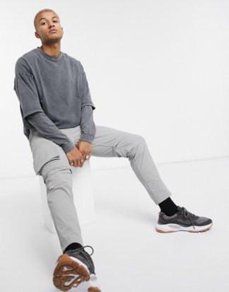 ASOS DESIGN - Übergroßes, langärmliges T-Shirt in Acidwaschung mit zweilagigen Ärmeln-Schwarz