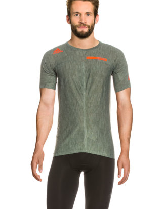 Adidas T-Shirt Agravic, Rundhals, gerader Schnitt grün