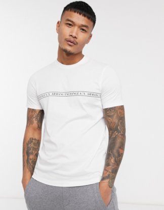 Armani Exchange - T-Shirt mit Logo auf der Brust in Weiß