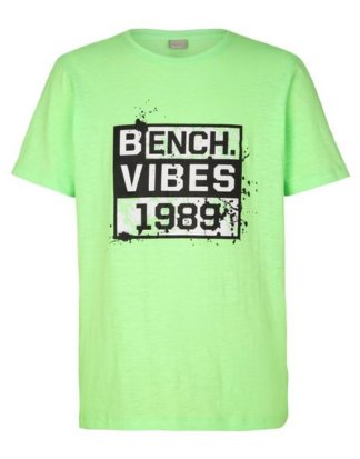 Bench. T-Shirt mit tollem Druck vorn