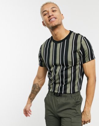 Bershka - Vertikal gestreiftes T-Shirt in Khaki-Grün