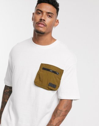 Bershka - Weißes Oversize-T-Shirt mit Tasche
