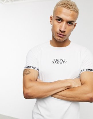 Bershka - Weißes T-Shirt mit elastischen Tape-Abschlüssen