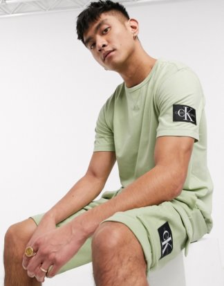 Calvin Klein Jeans - Utility-T-Shirt mit Monogrammaufnäher in Grün
