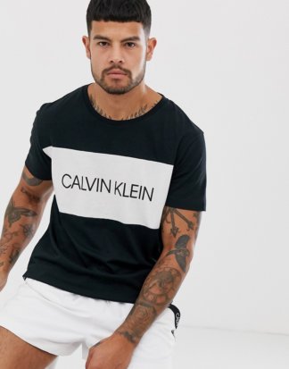 Calvin Klein - Schwarzes T-Shirt im Blockfarben-Design