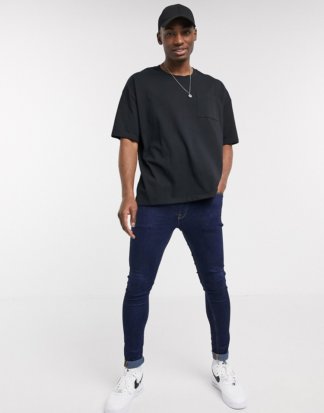 Esprit - Kastenförmiges Oversize-T-Shirt in Schwarz
