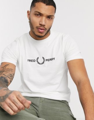 Fred Perry - Weißes T-Shirt mit aufgestickter Grafik