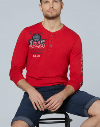 Henley-Shirt mit Label-Applikationen Farbe : royal red , Größe: L