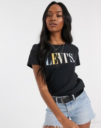 Levi's - Mehrfarbiges T-Shirt im Stil der 90er Jahre mit Serifenschrift-Schwarz