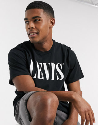 Levi's - T-Shirt in lässiger Passform mit Serif-Logo in Schwarz