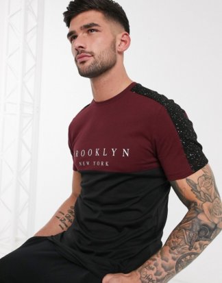New Look - Brooklyn - Burgunderrotes T-Shirt mit Farbblockdesign