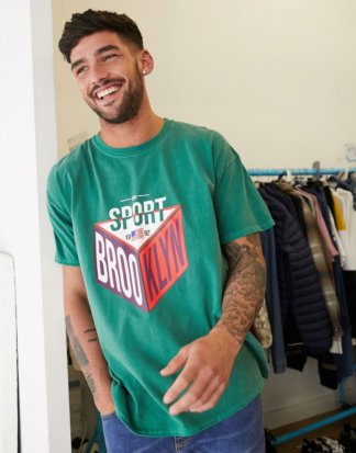 New Look - Brooklyn - Grün überfärbtes Sport-T-Shirt-Weiß
