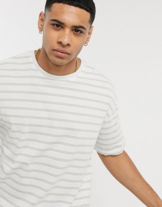 New Look - Gestreiftes Oversize-T-Shirt in Khaki-Grün