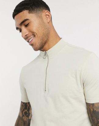 New Look - T-Shirt mit Rollkragen und 1/4-Reißverschluss in Creme-Cremeweiß