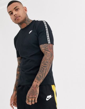 Nike - Schwarzes T-Shirt mit Logostreifen