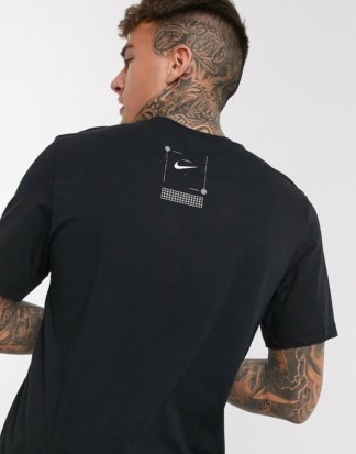 Nike - T-Shirt mit Logo in Schwarz