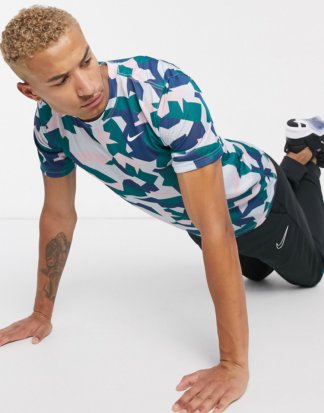 Nike Training - T-Shirt mit geometrischem Military-Muster-Grau