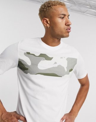 Nike Training - Weißes T-Shirt mit Farbblock in Military-Muster