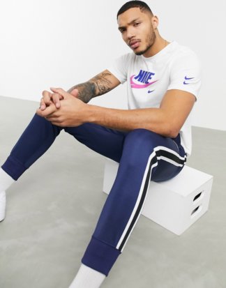 Nike - Weißes Grafik-T-Shirt