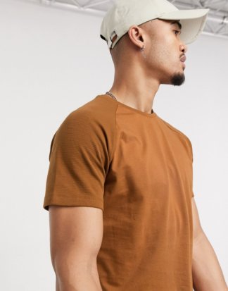 Pull&Bear - Raglan-T-Shirt in Hellbraun-Bronze