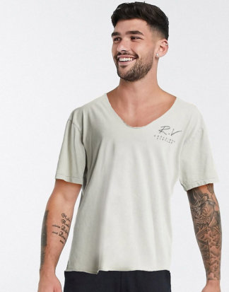 Reclaimed Vintage - T-Shirt mit ungesäumtem Ausschnitt in verwaschenem Grau