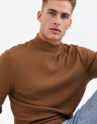 River Island - Braunes T-Shirt mit Stehkragen