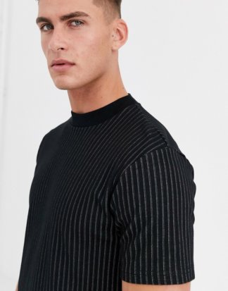River Island - Schwarzes T-Shirt mit Nadelstreifen