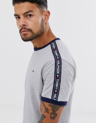 Tommy Hilfiger - Authentisches, graues Lounge-T-Shirt mit seitlichen Logostreifen