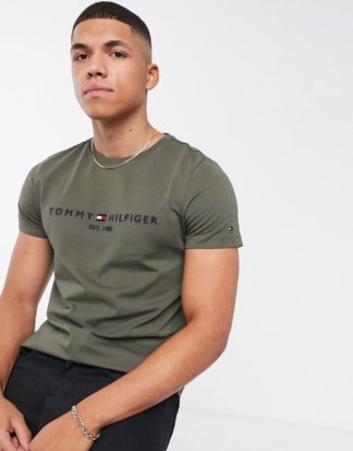 Tommy Hilfiger - Grünes T-Shirt mit kleinem Logo auf der Brust
