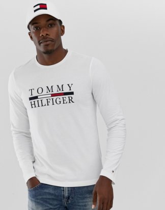 Tommy Hilfiger - Langärmliges Shirt in Weiß mit großem Logo auf der Brust