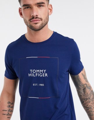 Tommy Hilfiger - T-Shirt mit Logo in Tintenblau