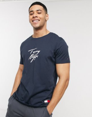 Tommy Hilfiger - T-Shirt mit Schriftzug im Stil der 85er in Marine-Navy