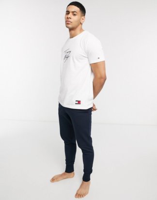 Tommy Hilfiger - T-Shirt mit Schriftzug im Stil der 85er in Weiß
