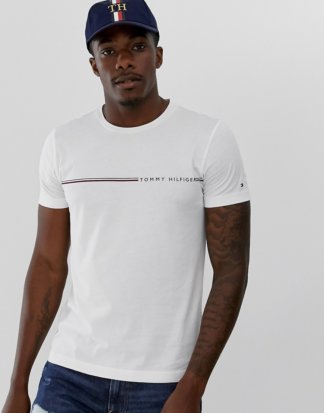 Tommy Hilfiger - Weißes T-Shirt mit kleinem Logo auf der Brust