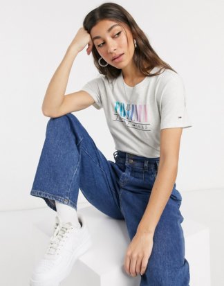 Tommy Jeans - T-Shirt mit buntem "Tommy"-Print-Weiß