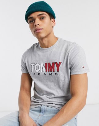 Tommy Jeans - T-Shirt mit mehrfarbigem Logo in Kalkgrau
